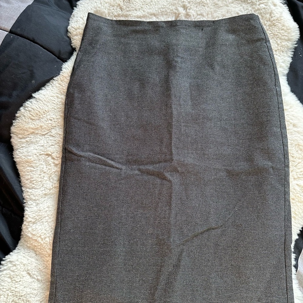 🎀 Lord & Taylor Gray  Rayon Blend Skirt